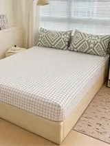 Juego de sábanas para sommier de dos plazas con estampado de rombos en tonos verde y blanco.