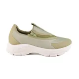 Championes deportivos Usaflex modelo Zoe, color verde oliva con detalles en beige y suela blanca. Presentan cierre con cremallera lateral.