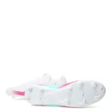 Championes de fútbol Umbro Vibe HG blancos con detalles en fucsia y celeste.