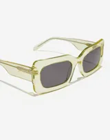 Gafas de sol unisex Hawkers X Tini modelo Flechazo, con montura rectangular color amarillo pastel y lentes grises.