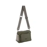 Bandolera pequeña de lona color verde militar, con bolsillo frontal con cierre y correa ancha ajustable con la marca tejida en gris.