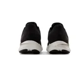 Championes de running New Balance modelo EVOZ, color negro con logo plateado y suela blanca con tecnología Fresh Foam.