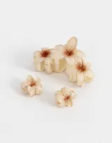 Set de tres broches para el pelo con forma de flores hawaianas color rosa.