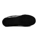 Zapatillas deportivas para hombre, de color negro con detalles en gris y suela adecuada para césped sintético.