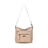 Bandolera color beige con correa larga regulable, cierre superior y múltiples bolsillos con cierre en el frente y en el interior.