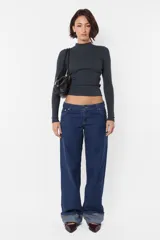 Top de morley manga larga gris, al cuerpo; largo camiseta.