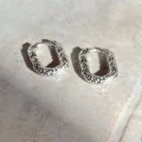 Aros de plata 925 con acabado en oro de 18k, de 11 mm de tamaño.