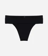 Bombacha de bikini negra de microfibra texturizada, corte canesú largo y laterales anchos.