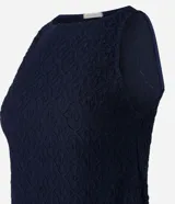 Musculosa azul marino texturizada con cuello halter.