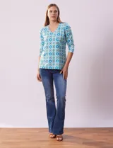 Blusa de algodón estampado, marca Ruby Rd. Escote en V cruzado y mangas 3/4.