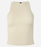 Musculosa color amarillo claro, de tejido de punto acanalado, con cuello halter y espalda descubierta.