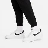Pantalón negro de jogging Nike Club Fleece de corte alto.