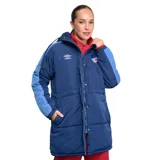 Parka azul marino con mangas azul piedra, cierre frontal con cremallera y botones a presión, capucha y bolsillos laterales.