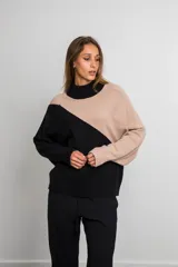 Buzo semi polera manga larga en tejido cashmere, color beige y negro.