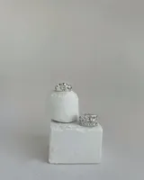 Anillo de plata 950 con diseño calado que simula una textura porosa o coralina.