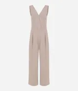 Mono pantalón color beige, de viscosa sostenible, con escote en V cruzado en el frente y en la espalda. Tiene lazo en la cintura.