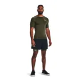 Remera deportiva blanca Under Armour HeatGear Armour de manga corta, corte ajustado y logo negro en el pecho.