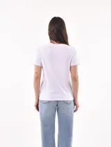 Remera lila con estampado frontal con la frase "Gracias por nada".