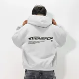 Buzo hoodie negro de felpa con logo Venefo estampado en blanco en el pecho y bolsillo tipo canguro. Corte holgado.