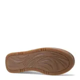 Zapatillas deportivas blancas acordonadas con suela marrón.
