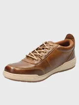 Championes de cuero color marrón con cordones, plantilla Smart Foam® y suela de goma.