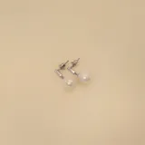 Aros colgantes de plata 925 con perlas de río.