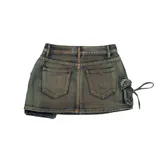 Pollera de denim con efecto batik, color verde militar, con dos bolsillos grandes y ajuste slim fit.