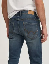 Pantalón de jean azul de corte slim.