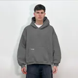 Buzo hoodie color beige con capucha y cordón ajustable, de felpa suave y corte oversize. Estampado en cursiva con la palabra 'nenefa' en la espalda.