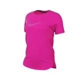 Remera deportiva Nike Dri-FIT color fucsia con logo Swoosh estampado en el pecho.