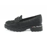 Mocasines negros de cuero sintético con detalle de hebilla plateada y suela track.