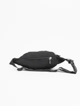 Riñonera negra de poliéster con correa ajustable y cierre de cremallera.