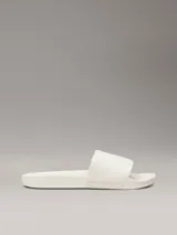 Ojotas blancas con diseño de jacquard con el logo de Calvin Klein.