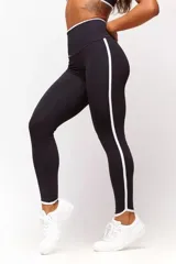 Calza deportiva azul marino con cintura alta y detalles en blanco en cintura y laterales.