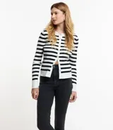Pantalón de jean skinny color gris oscuro, con cintura alta, trabillas, cierre con botón y cremallera, bolsillos delanteros y traseros.