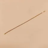 Pulsera de oro amarillo 18k con eslabones tipo rolo y cierre de mosquetón.