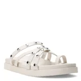 Sandalias bajas color blanco con tiras finas y tachas plateadas.