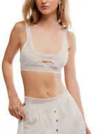 Bralette blanco de encaje con escote cuadrado y breteles finos.