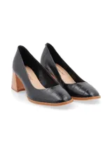 Zapato de cuero negro con taco de 6,8 cm y remache metálico, diseño contemporáneo perfecto para looks semi-formales.