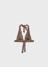 Top de bikini con estampado animal print, corte triangular, tirantes anchos y cierre de lazo en cuello y espalda.