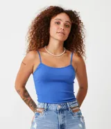 Musculosa verde de poliamida acanalada, con escote cuadrado y tirantes finos.