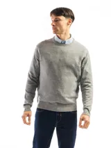 Buzo de punto color verde claro, con cuello redondo y mangas largas.