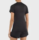 Remera deportiva negra de manga corta con efecto melange y logo Umbro en la manga.