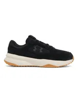 Championes Under Armour Edge Suede negros con logo de la marca en el lateral, entresuela blanca y suela color caramelo. Capellada de malla y superposiciones de gamuza para mayor estabilidad y transpirabilidad.