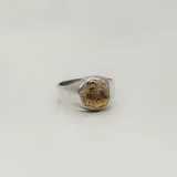 Anillo de plata 925 con aplique de oro 9k con diseño de partera.