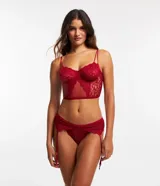 Cinta liga roja de encaje floral con tiras ajustables.