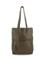 Cartera shopper de cuero graneado color verde oliva, con cierre metálico y tiradores de cuero. Interior sin forro con sobre interior con cierre.