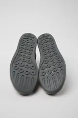 Championes Camper modelo Touring, color azul marino con suela blanca.