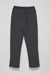 Pantalón deportivo recto gris oscuro.