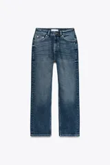 Jeans de tiro alto con cinco bolsillos, efecto lavado y pernera recta.
